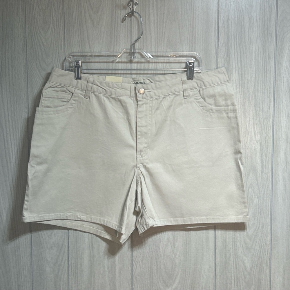 NWT Cherokee Relaxed Fit Beige Shorts Size 16